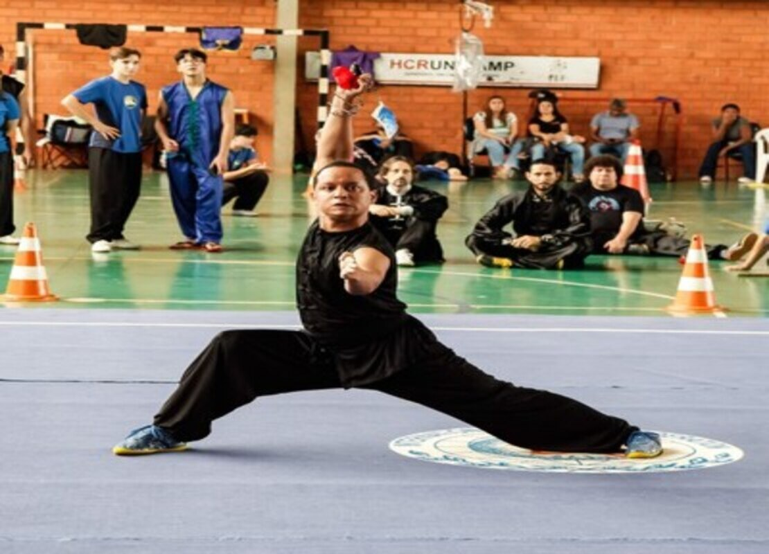 Victor de Oliveira busca apoio para competições na China no México