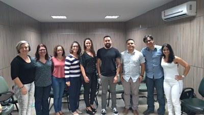 Reunião do grupo de trabalho para a proposta do mestrado profissional em Educação Especial  (imagem retirada do endereço: https://www.uncisal.edu.br/noticias/uncisal-e-ufal-ofertam-primeiro-mestrado-profissional-em-educacao-especial-de-alagoas)